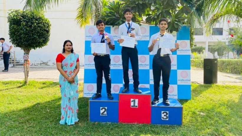 Felicitating the students at Excellia
